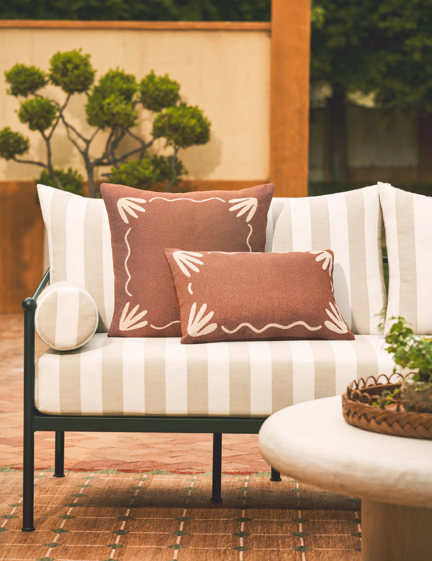SULISMART - Lovett Indoor / Outdoor Pillow