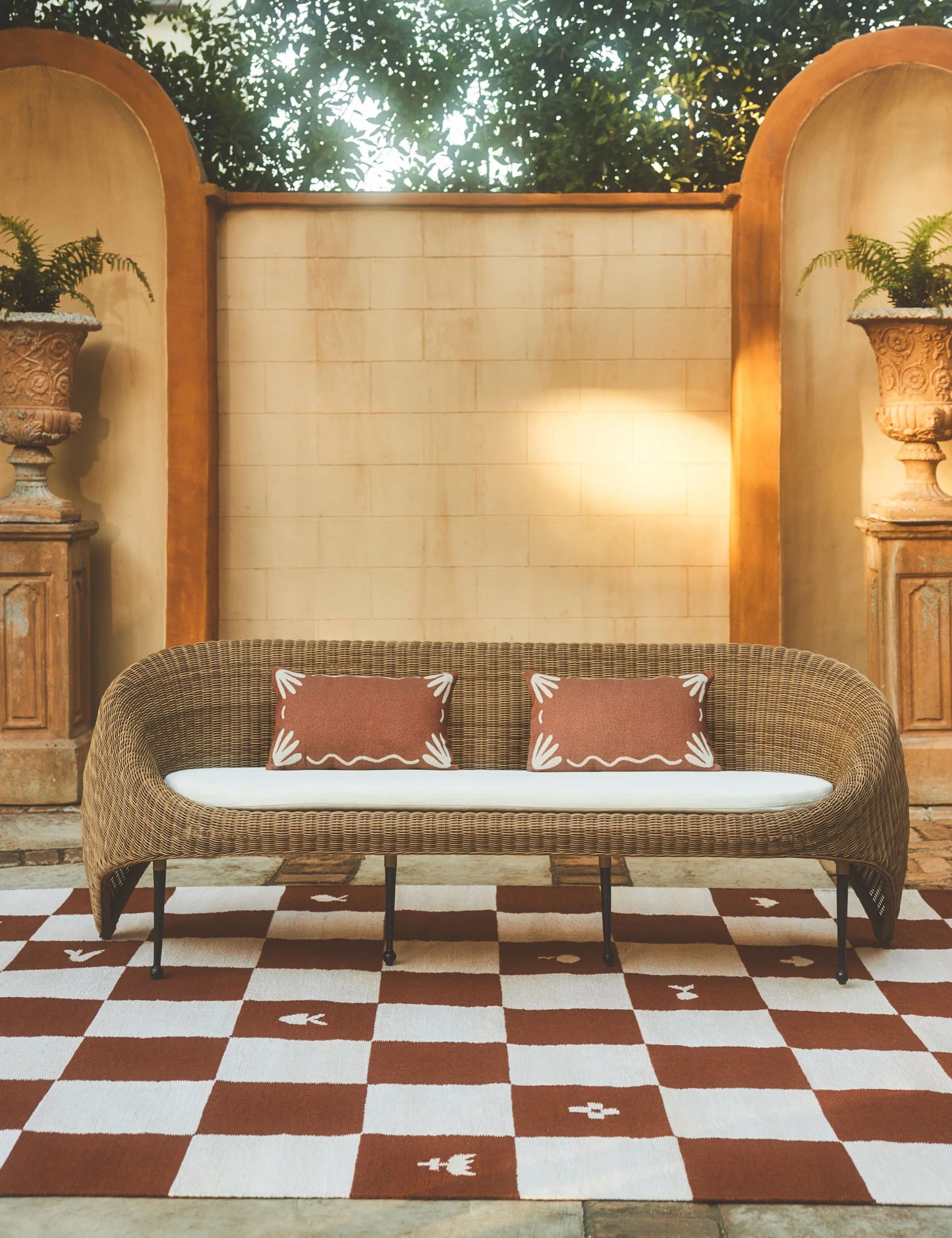 SULISMART - Lovett Indoor / Outdoor Pillow