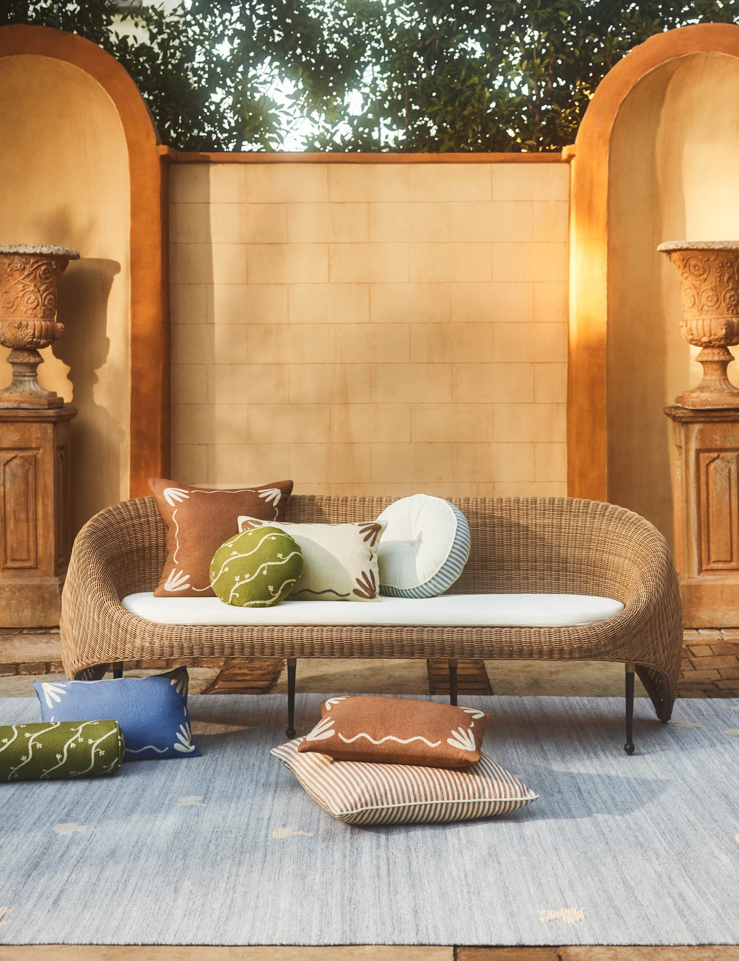 SULISMART - Lovett Indoor / Outdoor Pillow