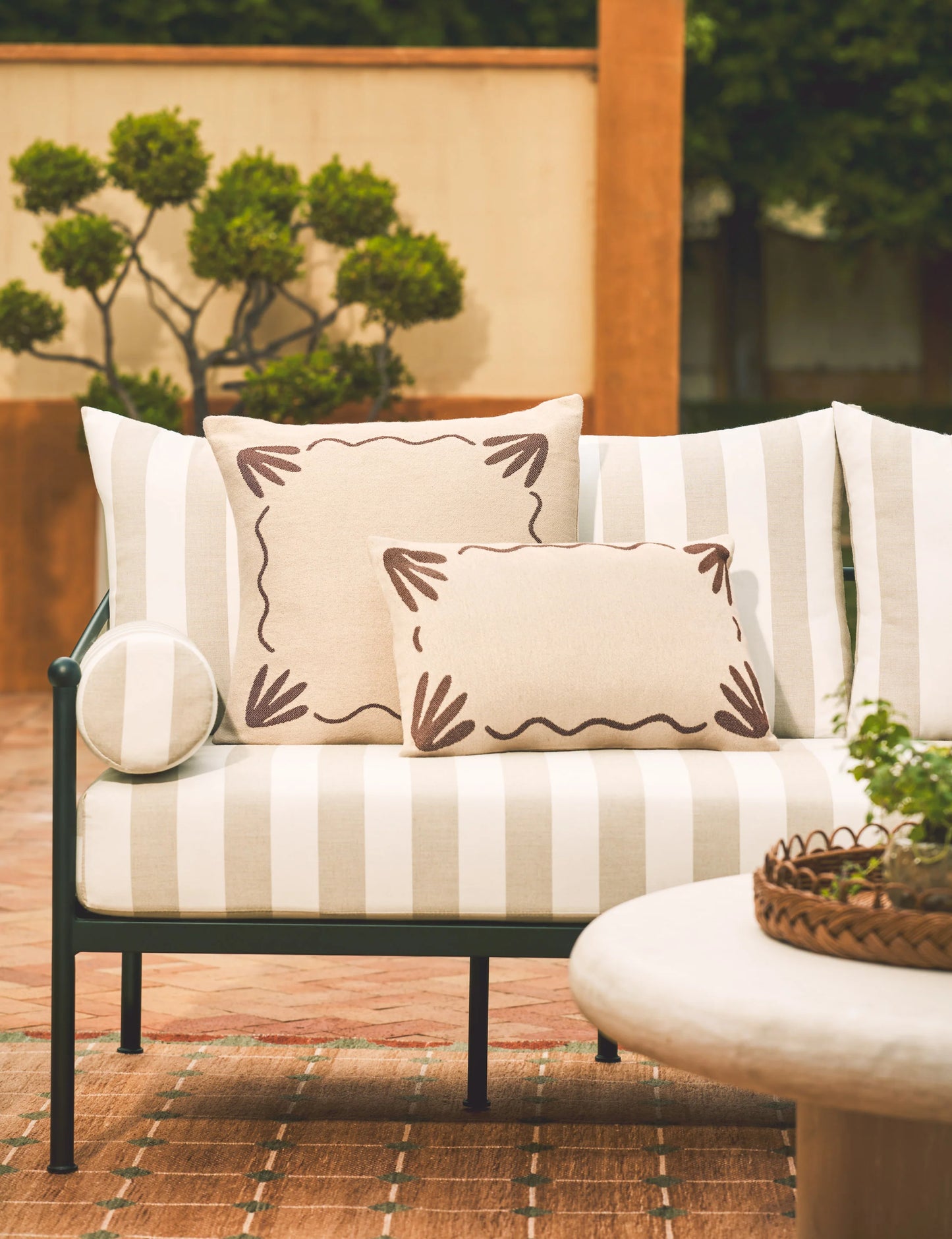 SULISMART - Lovett Indoor / Outdoor Pillow